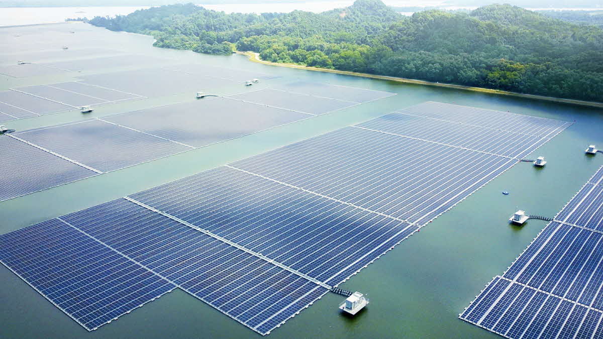 Visit to Sembcorp Tengeh Floating Solar Farm