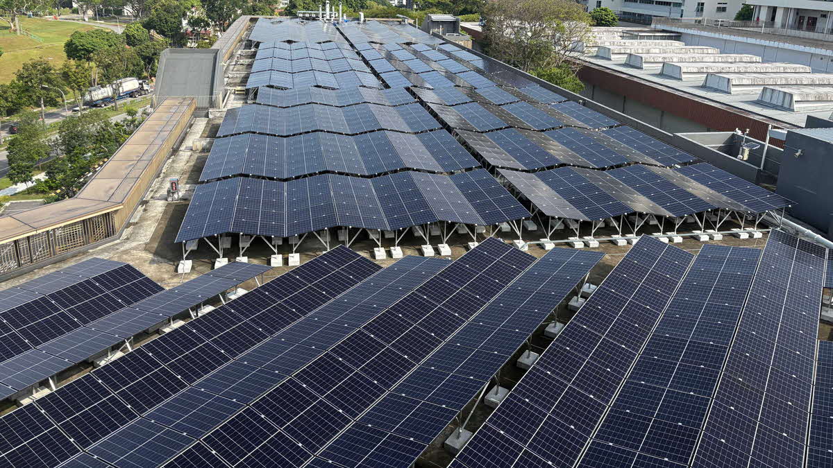 Guided Tour of NUS-SDE3 Building’s rooftop solar panels